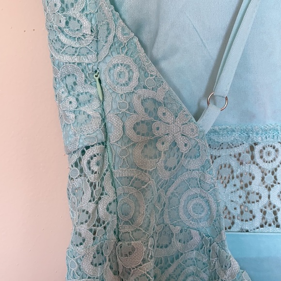 Worn once, adjustable lace spaghetti strap dress - Picture 4 of 4